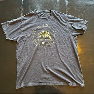 California XL Bear Black and Gold Surfing T-Shirt